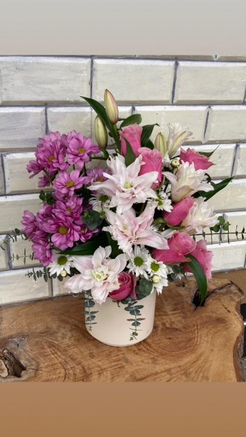 Lilyum gül ve papatya aranjmanı