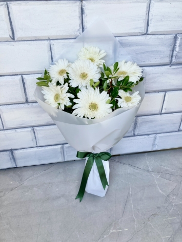 Beyaz Gerbera buketi