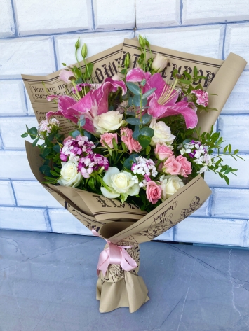 Mevsim güzeli Lilyum ve Gül