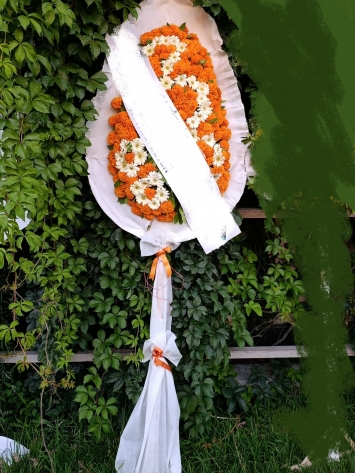 Cinye ve Gerbera Çelenk