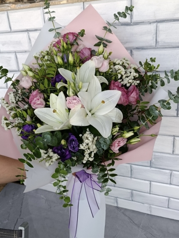 Lilyum ve Lisyantus Buketi