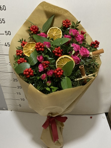 Pembe çardak gülü ve Kokina buketi