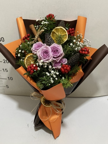 Lila gül ve Kokina buketi