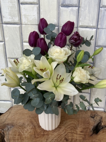 Lale lilyum ve gül arajmanı