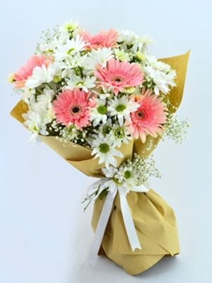 Pembe Gerbera ve Beyaz Papatya buketi